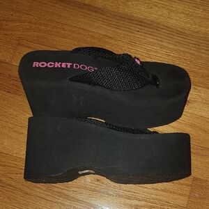Well Lover Rocket Dog Black Platform Flip Flops